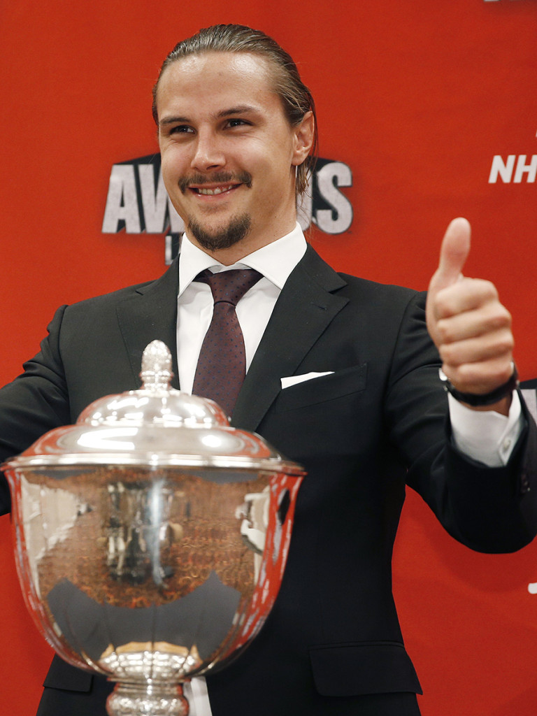 Erik Karlsson utsågs till NHL:s bäste back 2012...